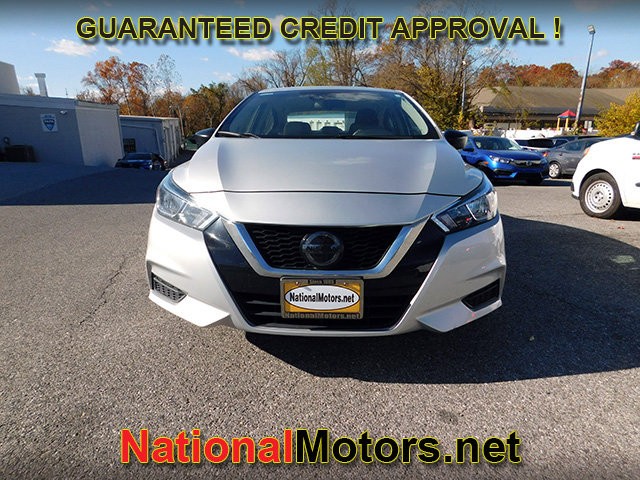 Nissan Versa Vehicle Full-screen Gallery Image 02