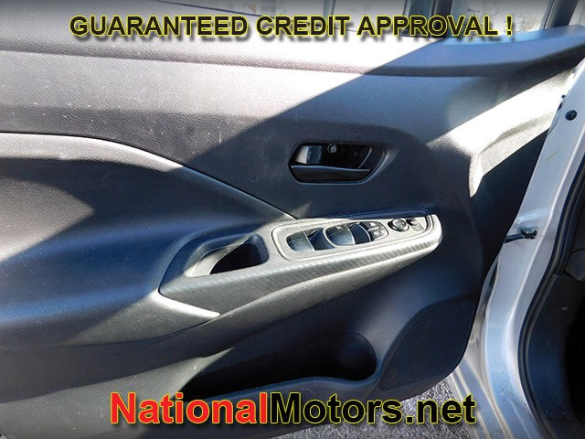 Nissan Versa Vehicle Full-screen Gallery Image 10