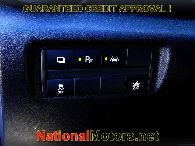 Nissan Versa Vehicle Full-screen Gallery Image 18