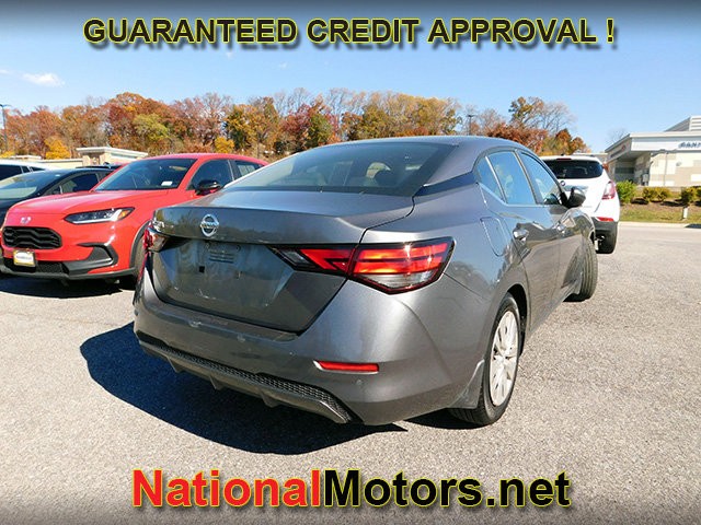 Nissan Sentra Vehicle Full-screen Gallery Image 05