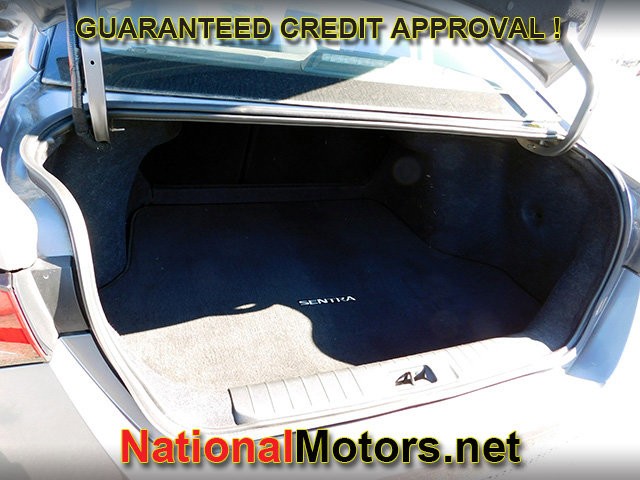 Nissan Sentra Vehicle Full-screen Gallery Image 06