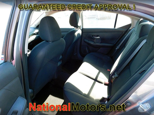 Nissan Sentra Vehicle Full-screen Gallery Image 08