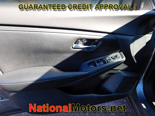 Nissan Sentra Vehicle Full-screen Gallery Image 10