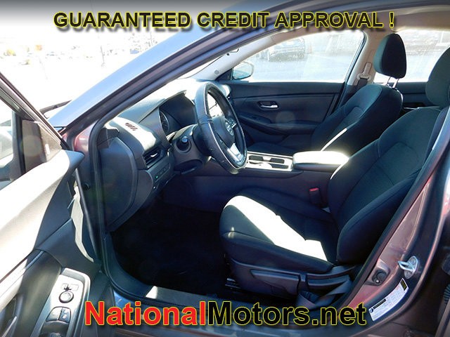 Nissan Sentra Vehicle Full-screen Gallery Image 11