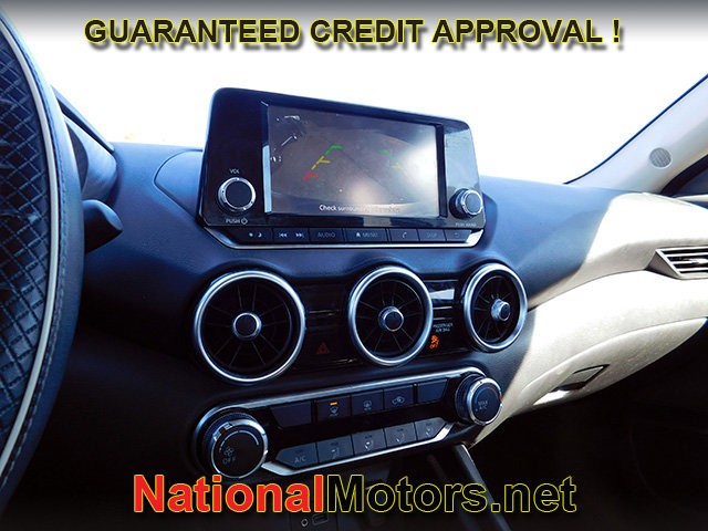 Nissan Sentra Vehicle Full-screen Gallery Image 13