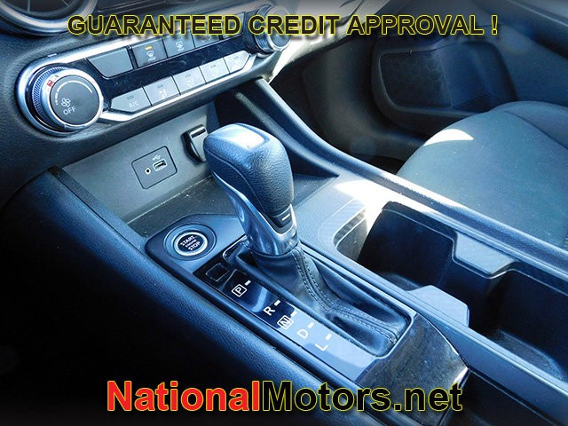 Nissan Sentra Vehicle Full-screen Gallery Image 15