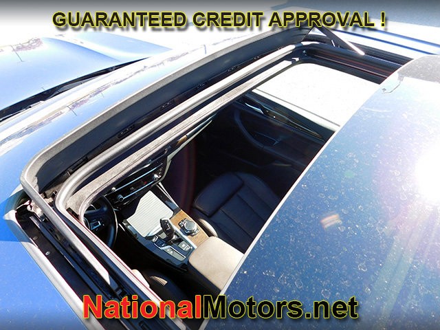 BMW X3 Vehicle Full-screen Gallery Image 10