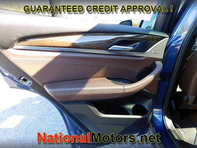 BMW X3 Vehicle Full-screen Gallery Image 11