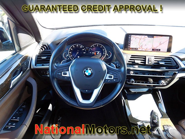 BMW X3 Vehicle Full-screen Gallery Image 14