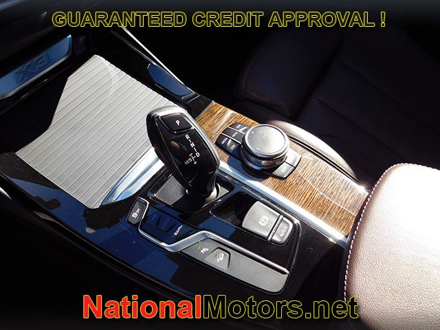 BMW X3 Vehicle Full-screen Gallery Image 23