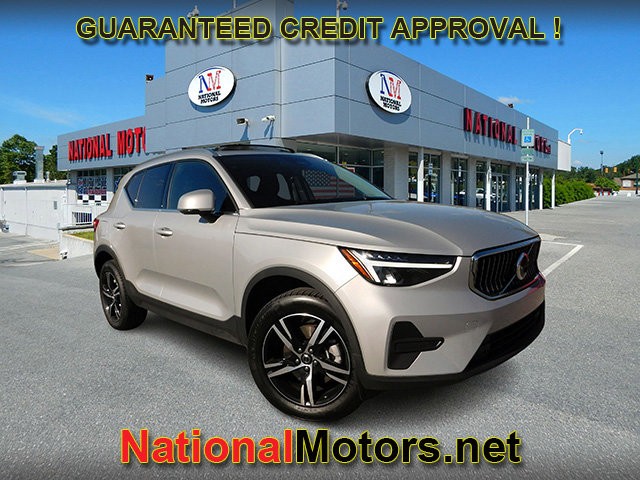 2025 Volvo XC40 Core's photo