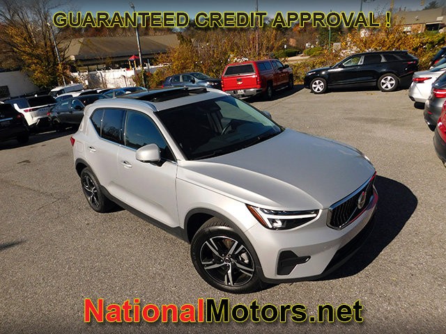 Volvo XC40 Vehicle Full-screen Gallery Image 02