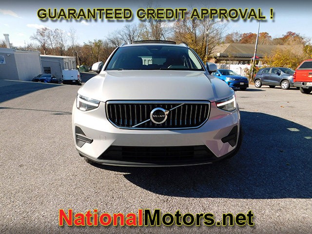 Volvo XC40 Vehicle Full-screen Gallery Image 03