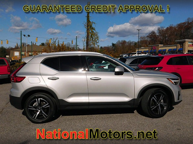 Volvo XC40 Vehicle Full-screen Gallery Image 04