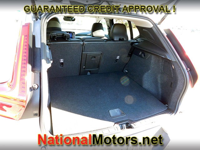 Volvo XC40 Vehicle Full-screen Gallery Image 07