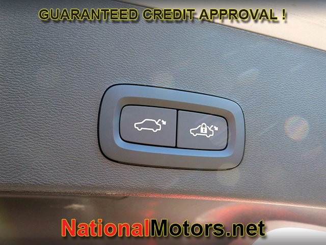 Volvo XC40 Vehicle Full-screen Gallery Image 08