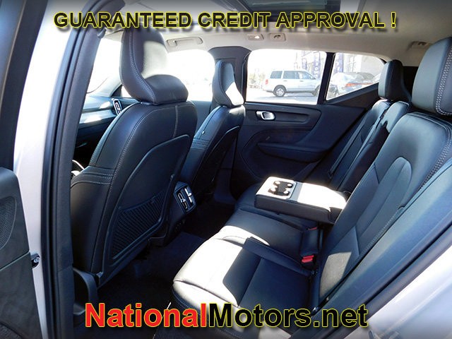 Volvo XC40 Vehicle Full-screen Gallery Image 11