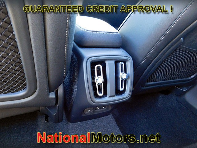 Volvo XC40 Vehicle Full-screen Gallery Image 13