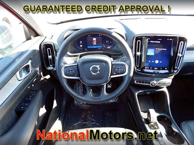 Volvo XC40 Vehicle Full-screen Gallery Image 14