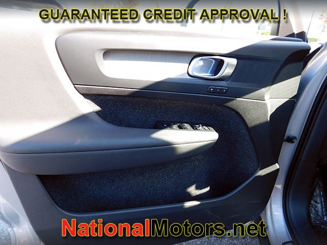 Volvo XC40 Vehicle Full-screen Gallery Image 15