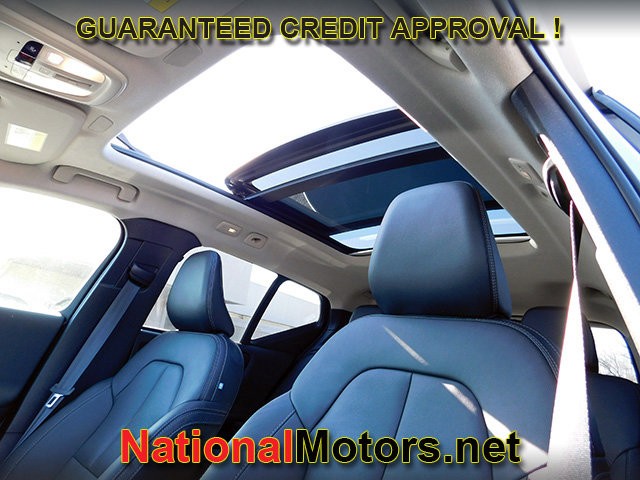 Volvo XC40 Vehicle Full-screen Gallery Image 18