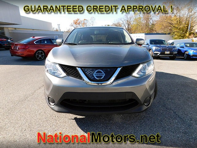 Nissan Rogue Sport Vehicle Full-screen Gallery Image 02