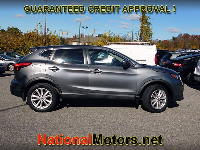 Nissan Rogue Sport Vehicle Full-screen Gallery Image 03