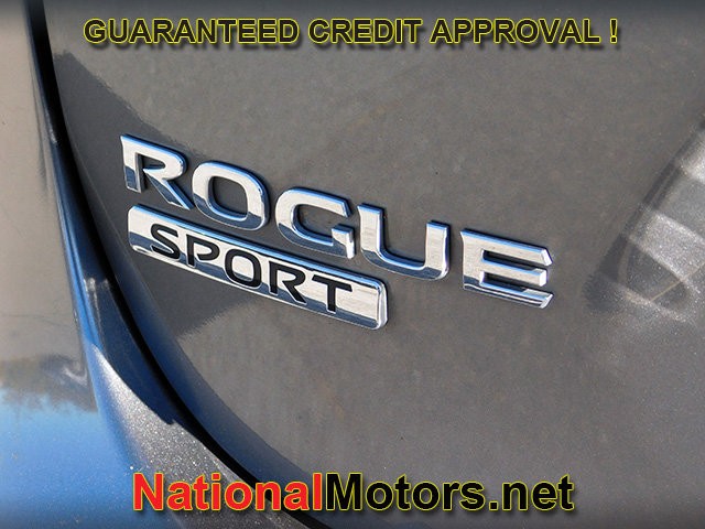 Nissan Rogue Sport Vehicle Full-screen Gallery Image 05