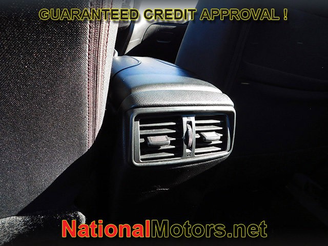 Nissan Rogue Sport Vehicle Full-screen Gallery Image 10