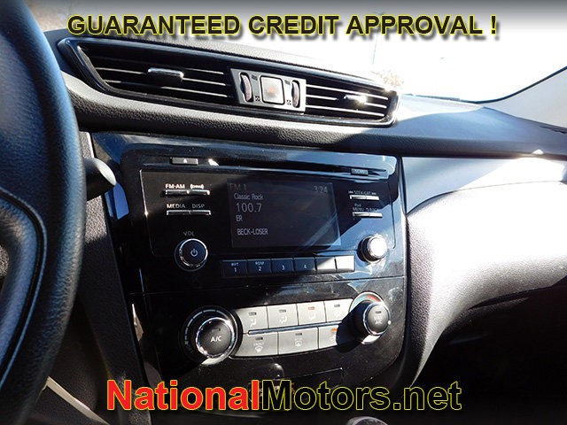 Nissan Rogue Sport Vehicle Full-screen Gallery Image 15