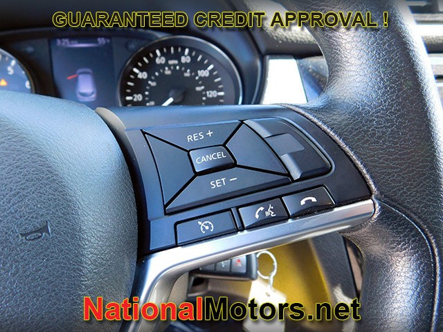 Nissan Rogue Sport Vehicle Full-screen Gallery Image 18