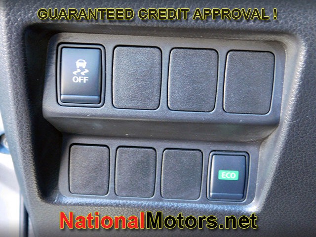 Nissan Rogue Sport Vehicle Full-screen Gallery Image 21