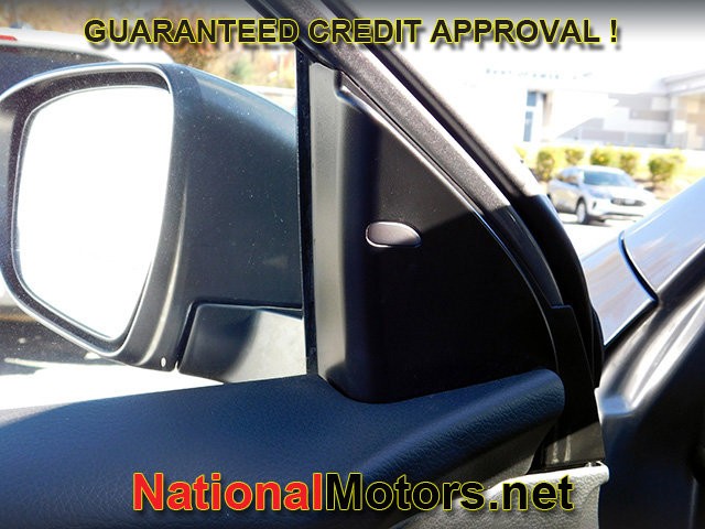 Nissan Rogue Sport Vehicle Full-screen Gallery Image 22