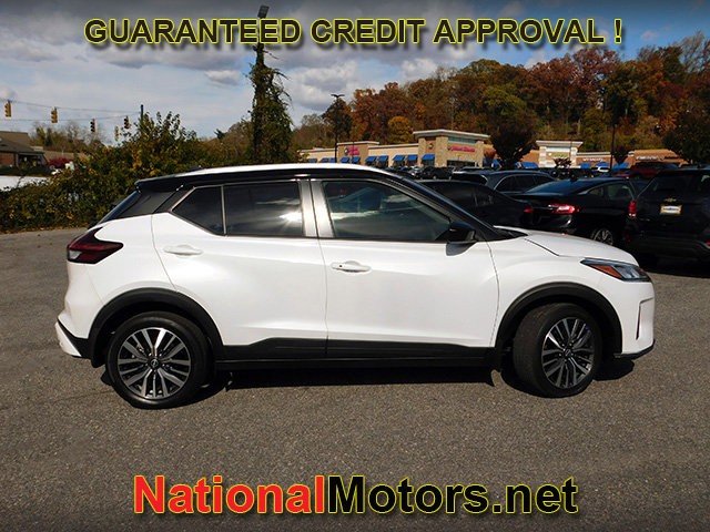 Nissan Kicks Vehicle Full-screen Gallery Image 04