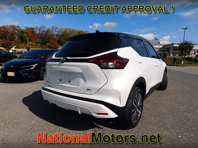 Nissan Kicks Vehicle Full-screen Gallery Image 05