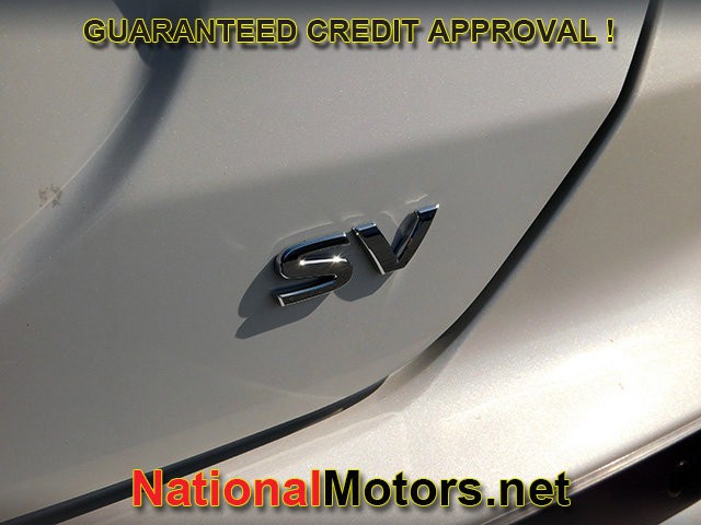 Nissan Kicks Vehicle Full-screen Gallery Image 06