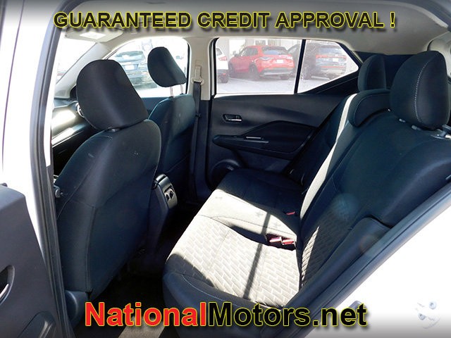 Nissan Kicks Vehicle Full-screen Gallery Image 09