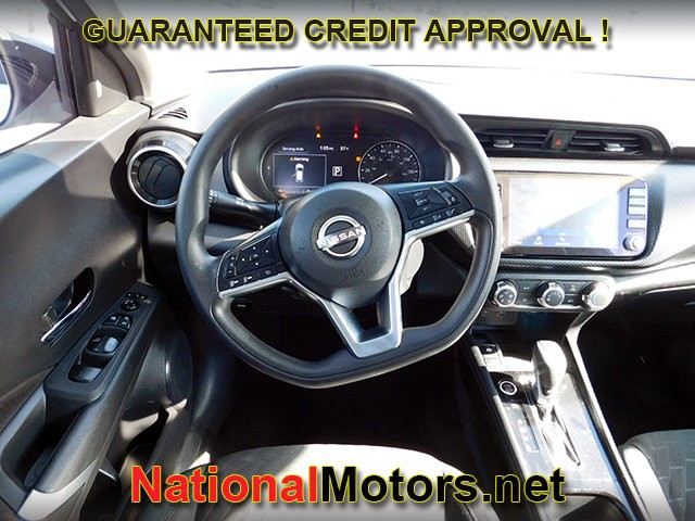 Nissan Kicks Vehicle Full-screen Gallery Image 10