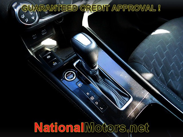 Nissan Kicks Vehicle Full-screen Gallery Image 16