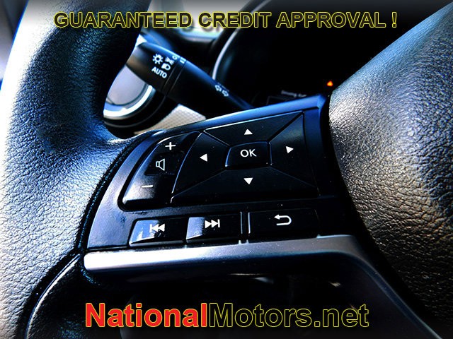 Nissan Kicks Vehicle Full-screen Gallery Image 18