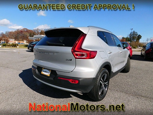 Volvo XC40 Vehicle Full-screen Gallery Image 05