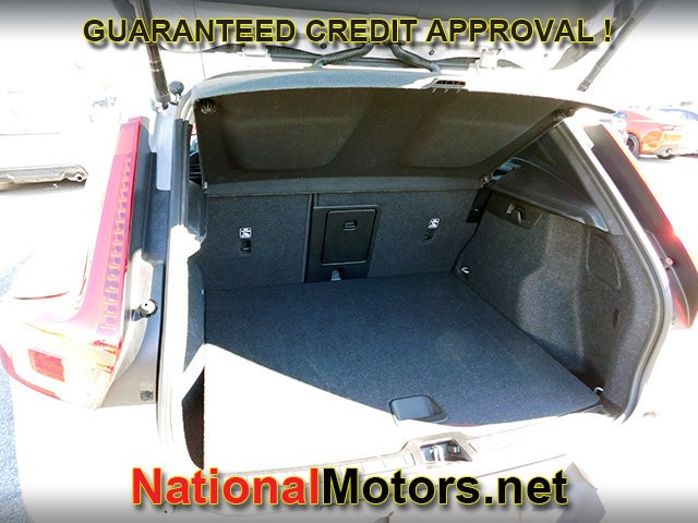 Volvo XC40 Vehicle Full-screen Gallery Image 07