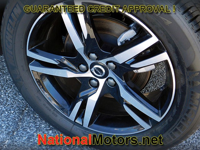 Volvo XC40 Vehicle Full-screen Gallery Image 09