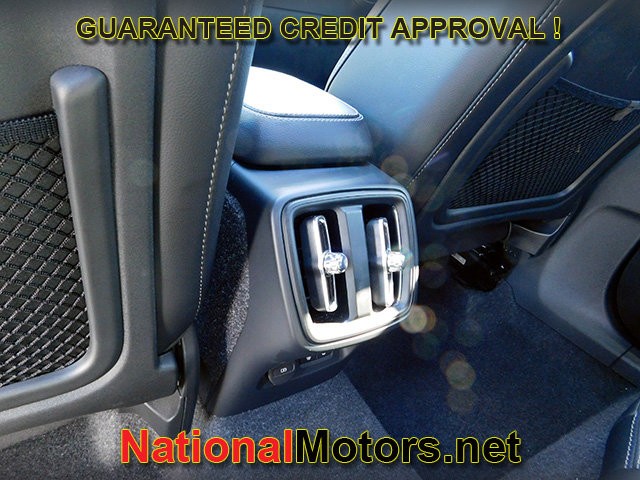 Volvo XC40 Vehicle Full-screen Gallery Image 13