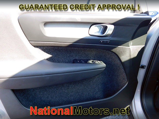 Volvo XC40 Vehicle Full-screen Gallery Image 15