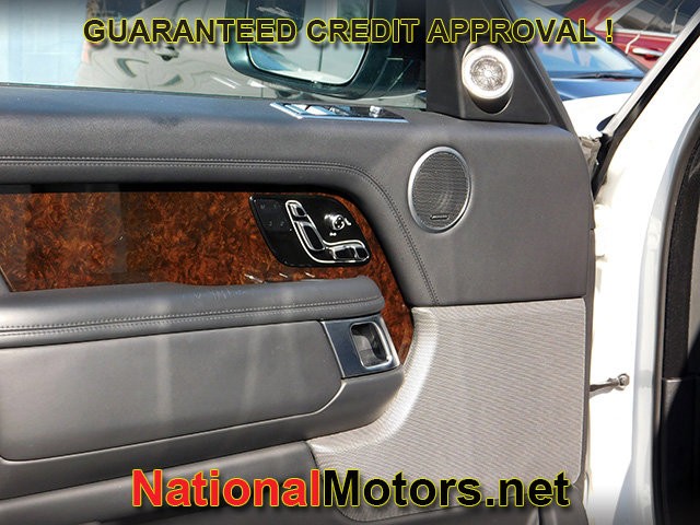 Land Rover Range Rover Vehicle Full-screen Gallery Image 16