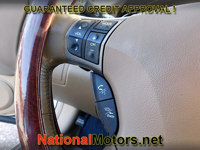 Acura RL Vehicle Full-screen Gallery Image 17