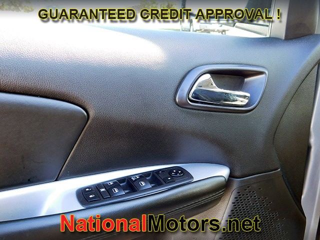 Dodge Journey Vehicle Full-screen Gallery Image 09