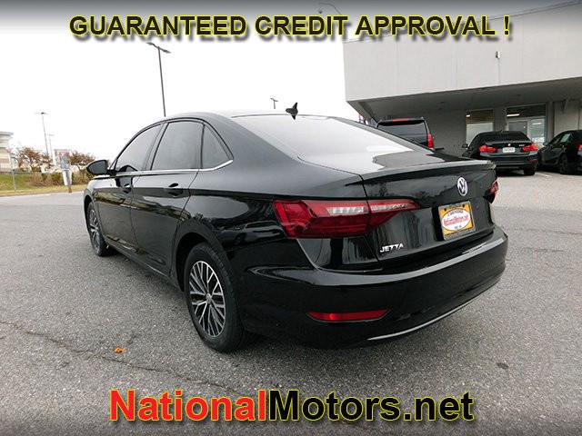 Volkswagen Jetta Vehicle Full-screen Gallery Image 02