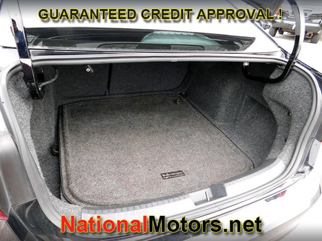 Volkswagen Jetta Vehicle Full-screen Gallery Image 04